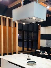 Caves A Vin Encastrables Et Hottes Aspirantes Au Premier Plan