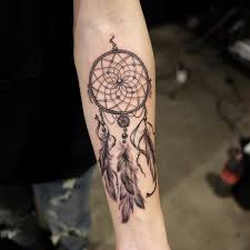 Traumfanger Tattoo Arm Innenseite Motive Perlen Federn Traumfanger Tattoo Federtattoos Traumfanger Tattoos