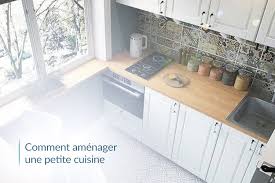 Cuisine intérieur design toulouse, cuisine équipée, blanche et bois avec évier sous plan en silestone anthracite avec égouttoir sûr plan de travail. Comment Amenager Une Petite Cuisine Isi Bricole