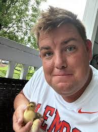 Lauren Hensley's Instagram, Twitter & Facebook