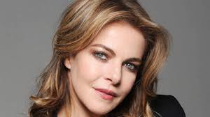 No, non mi disturba affatto, mi dica! Claudia Gerini Chi E Eta Carriera Vita Privata Dell Attrice