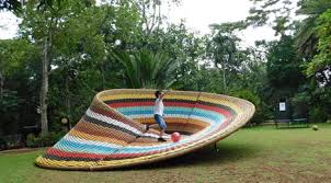 Berkenalan lebih jauh dengan tari jaipong yang berasal dari jawa. Melestarikan Budaya Lokal Lewat Keindahan Instalasi Seni Anyaman Lifestyle Fimela Com