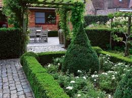 34 Relaxing European Inspired Front Yard Decor Ideas Homeridian Com