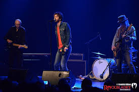 Listen to music from nationalteatern like kolla kolla, men bara om min älskade väntar & more. Konsertrecension Nationalteaterns Rockorkester Cirkus Stockholm 5 2 14 Rockbladet Se Sveriges Personligaste Rockmagasin