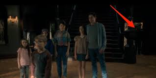 There Could Be More Than 30 Hidden Ghosts In The Haunting Of Hill House And You Probably Never Noticed Them House On A Hill Tv Horror Haunting