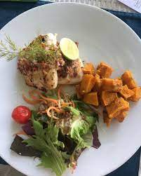 Who Wants This Tasty Lunch This Weekend Lautbirubarrestaurant Weekend Metime Food Healthyfood Selongbelanakbea Tasty Healthy Recipes Vegetable Salad