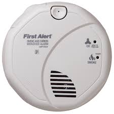 Carbon monoxide (co) detectors should be fitted in rooms with a fuel burning the green, red and yellow lights will flash in sequence. First Alert Ac Hardwired Combination Smoke And Carbon Monoxide Detector With Battery Back Up Lowe S Canada