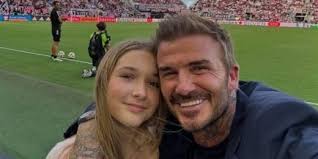 Las dos Estrellas de David que luce orgullosa en su cuello la hija de David  Beckham