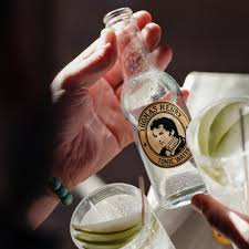 Der name thomas henry steht für ein junges unternehmen aus deutschland, mit einer großen auswahl an hochwertigen bitterlimonaden. Tonic Water By Thomas Henry