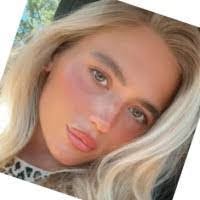 Dolly Andrews's Instagram, Twitter & Facebook