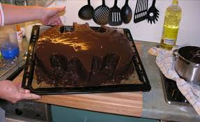 Batman torte (baileyskuchen mit zweierlei schokoladenfüllung). Cooles Fur Den Kindergeburtstag Batman Torte In Regenbogenfarben Freshdads Vater Helden Idole