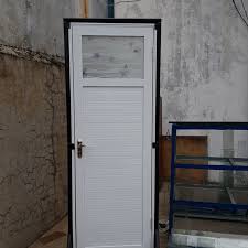 Kamar mandi dengan pintu aluminium sangat cocok untuk konsep rumah minimalis modern. Pintu Kamar Mandi Handle Kiri Aluminium 70cm X2m Putih Shopee Indonesia