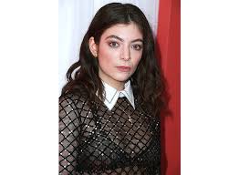 Lorde was spotted walking along the waterfront in auckland, new zealand with justin warren earlier in a message to fans, lorde condemned police brutality following george floyd's death and shared. Lorde On Acne Advice Can Everyone Just Quit It Flare