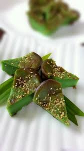 Ia turut berbau harum wangi pandan. Homemade Kuih Bahulu Kemboja Or Also Called As Kuih Bakar Pandan Baked Pandan Cake This Is Another Malay Kuih Cake Pandan Cake Food Lover Malaysian Food