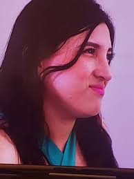 I like the show but her boyfriend is a total tool he's really annoying