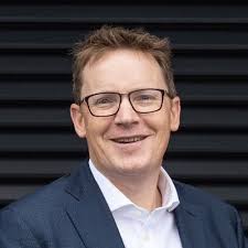 Stuart Dickinson's Instagram, Twitter & Facebook