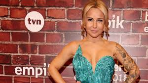 Pisarka wyjawiła, że operację plastyczną twarzy przeszła jedną, ale chętnie korzysta z. Blanka Lipinska O Swojej Operacji Piersi
