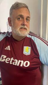 I don't know some of these people! Languid Lyn, Botanical Kate and Jazzy  Jenny are there as is Minky sliding down the bannister. I think I can see  Mezzy the Moocher at