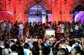 Neste ano de 2011 participa na sitcom da rtp a sagrada família. Chuva De Estrelas Nos 25 Anos Da Sic Festas Flash