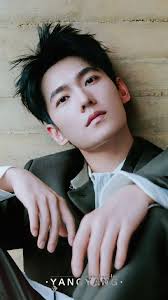 Yang Yang (楊洋) shoots a group of highlights of Valentino endorsement  posters.. Black suits and lights increase the charm index!🎉🎉🎉 楊洋(Yang  Yang)拍攝華倫天奴代言海報的一組花絮.....黑色西裝燈光下增加魅力指數!😍😆😘♥️🥰🥳🤩