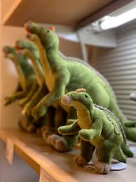 名古屋コンシェルジュ - 【ジュラシック大恐竜展🦖】 カムイサウルスのキーホルダーとぬいぐるみです。会場のミュージアムショップで購入できます。  ▽チケットプレゼント https://www.nagoya-info.jp/news/detail/666/  旧名古屋ボストン美術館で開催中の「ジュラシック大 ...