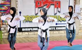 .belajar taekwondo mungkin agak bingung tentang cara memakai sabuk taekwondo. Atlet Taekwondo Madura Peraih Medali Emas Porprov Vi Jatim 3