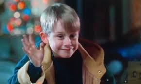 아버지가 돌아가신 뒤 마음씨 고약한 새어머니와 언니들 밑에서 구박받는 불쌍한 그녀. í¬ë¦¬ìŠ¤ë§ˆìŠ¤ ì•žë'ê³  ê³µê°œëœ ë‚˜í™€ë¡œì§'ì— ì¼€ë¹ˆ ê·¼í™©