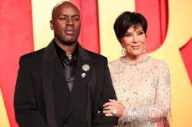 Kris Jenner se confie sur sa relation avec Corey Gamble, de 25 ans son  cadet : "Je lui disais : 'Pourquoi veux-tu sortir avec quelqu'un de plus  âgé que toi ?'"