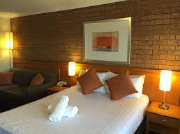 Yes, it offers wheelchair access and reduced mobility rooms. James Street Motor Inn 88 James St Toowoomba City Qld 4350 Australia