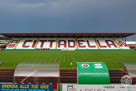 Built on the site of an industrial estate in 1999, it replaced fortuna sittard's former stadium, de baandert. A S Cittadella 1973 Je Zavrsio Stadioni I Arene Facebook