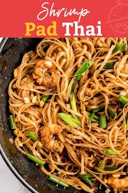 Shrimp Pad Thai Shrimp Pad Thai Combine Des Nouilles De Riz Sautees Melangees A La Sauce Sucree Et Acidu In 2020 Shrimp Pad Thai Rice Noodles Fried Rice Noodles