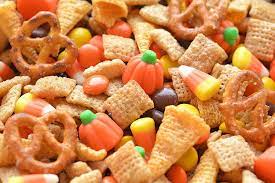 This Halloween Harvest Hash Chex Mix Is The Perfect Combination Of Sweet And Salty It T Halloween Food Appetizers Halloween Food For Party Halloween Snack Mix