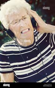 Cringe man -Fotos und -Bildmaterial in hoher Auflösung