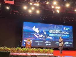 Sempena perasmiannya, dewan yang dinamakan sempena nama beliau buat pertama kali menjadi tempat berlangsungnya istiadat konvokesyen untuk. Dewan Agong Tuanku Canselor Datc Uitm Shah Alam Shah Alam Selangor Malaysia Education Facebook