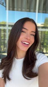 Leah Neely's Instagram, Twitter & Facebook