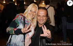 | meaning, pronunciation, translations and examples. Purepeople Com On Twitter Andre Bouchet Passe Partout Concert Avec Sa Femme Loin De Fort Boyard Https T Co Ojgz3t9zqu