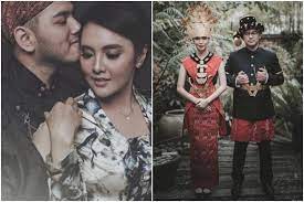 Gaya kompak ashanty dan aurel. 15 Foto Prewedding Sakral Dengan Pakaian Adat Indonesia