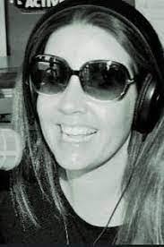 Lisa Ledwith's Instagram, Twitter & Facebook