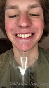 White Boy Spit flexing his body on ThisVid.com for your pleasure