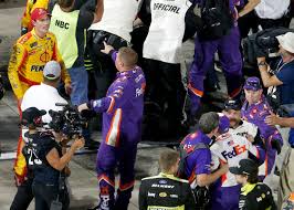 How much money do nascar pit crew members earn? Nascar Driver Fights Crew Member Involvement Requires Judgment Calls