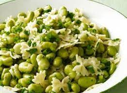 A questo punto potete ripassarle in padella, frullarle per farne una crema o condirci semplicemente la pasta (quella con fave fresche e ricotta è. Pasta Con Fave Fresche Cucinare Facile