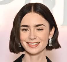 Lily Collins eller Audrey Hepburn : r/VindictaRateCelebs