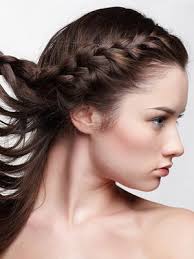 Coafuri elegante cu bucle lejere, coafuri cu cocuri, coafuri cu par tapat. Pin On Nails Hair And Makeup