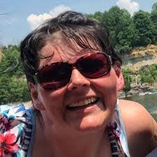 Leslie Potts's Instagram, Twitter & Facebook