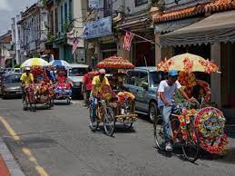 Hang jebat telah ditusuk oleh keris taming sari milik hang tuah yang akhirnya membawa kepada kematiannya. Jalan Hang Jebat Jonker Street Melaka