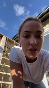 Melanie Leclair's Instagram, Twitter & Facebook