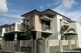 Gambar kombinasi warna cat tembok pagar rumah minimalis terbaru. 11 Desain Pagar Tembok Minimalis Yang Tampak Estetis Di Depan Rumah Rumah123 Com