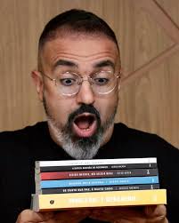 ESSA FAMILIA 😍❤️🎉 Se você não tem ainda mais livros e deseja: ✓ Deixe ir,  não insista ✓ A Difícil decisão do recomeço ✓ Decidir machuca, não decidir  mata ✓Quando Deus demora