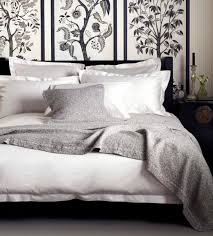 This snowy hue works well in nearly every color palette, so decorating is simple. Luxury 600 Thread Count Antique White Bed Linen