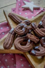 Leckeres Schokoladen Spritzgeback Einfach Malene Rezept In 2020 Lecker Geback Weihnachtsrezepte